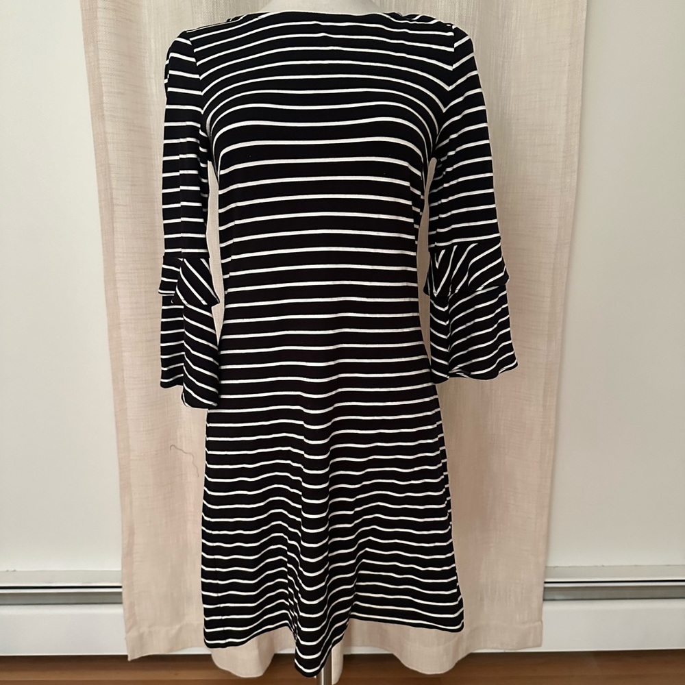 Black + White Ann Taylor Bell Sleeve Dress 👚🤍🌟